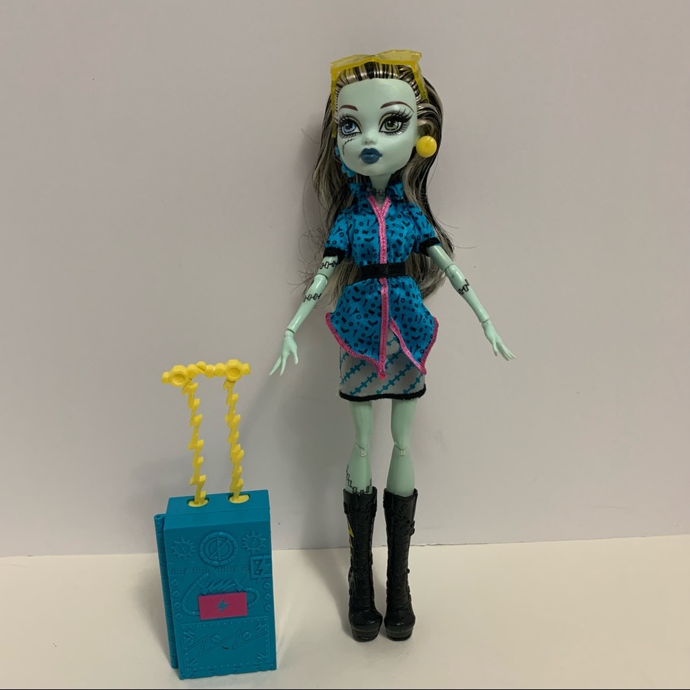 MONSTER HIGH Doll Frankie Stein Scaris Complete doll toys